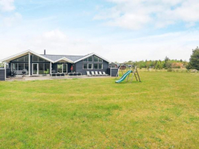 Seven-Bedroom Holiday home in Ålbæk